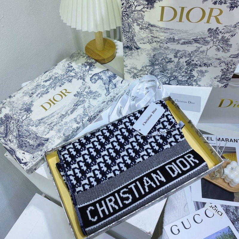 CHRISTIAN DIOR